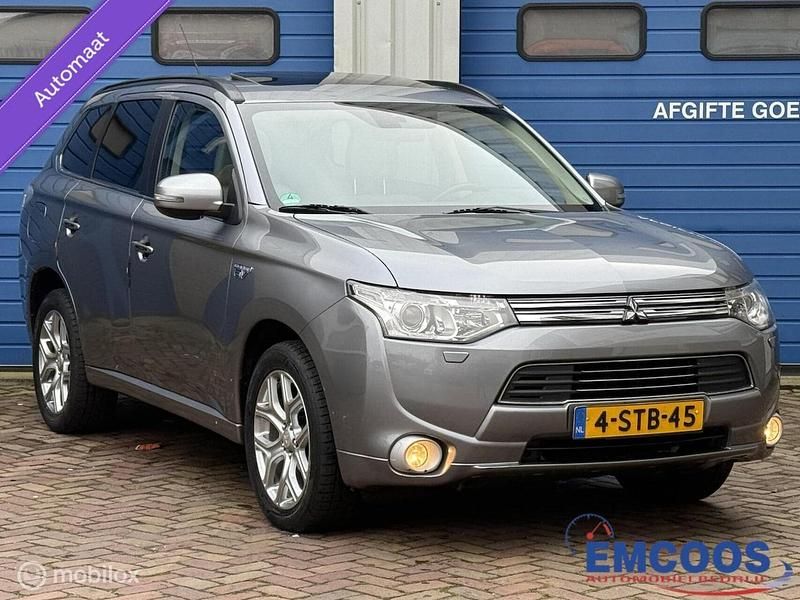 Grijs Occasion 2013 Mitsubishi Outlander P-HEV Instyle SUV | € 7.950 (Eerlijke prijs) - Afbeelding 1/4