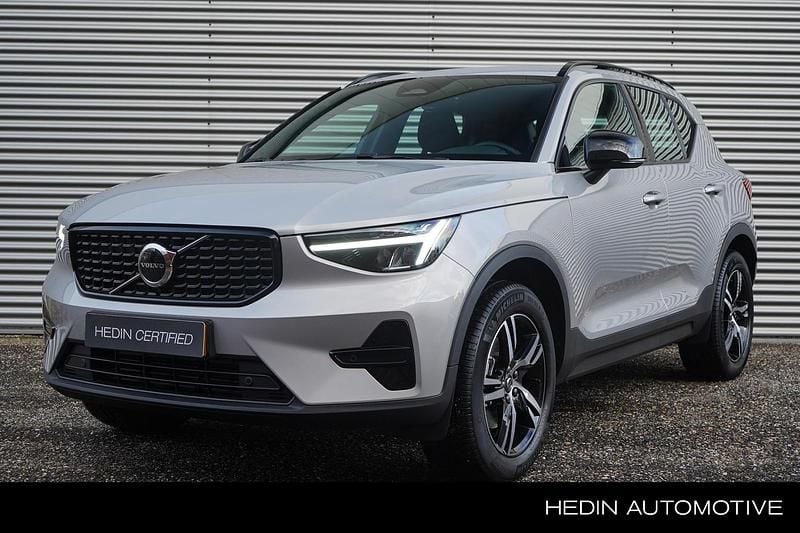 Grijs Gebruikt 2025 Volvo XC40 Plus SUV | € 49.995 (Duur) - Afbeelding 1/4