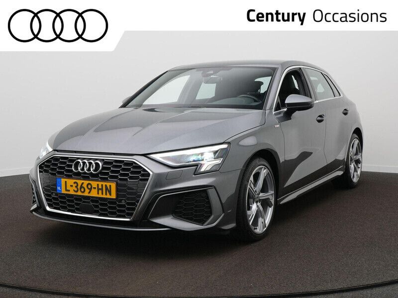 Grijs Gebruikt 2021 Audi A3 Sportback Basis Hatchback | € 28.900 (Iets duurder) - Afbeelding 1/4