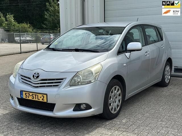 Grijs Gebruikt 2009 Toyota Verso Comfort MPV | € 4.645 (Super prijs) - Afbeelding 1/4