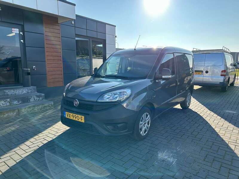 Grijs Gebruikt 2016 Fiat Doblò MPV | € 4.950 (Goede deal) - Afbeelding 1/4
