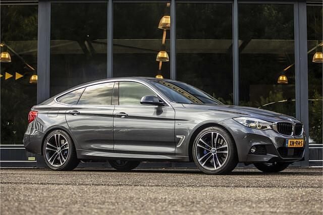 Grijs Gebruikt 2017 BMW 340 Executive Hatchback | € 21.950 - Afbeelding 1/4