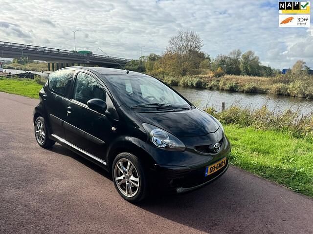 Zwart Gebruikt 2008 Toyota Aygo Sport Hatchback | € 2.750 (Eerlijke prijs) - Afbeelding 1/4