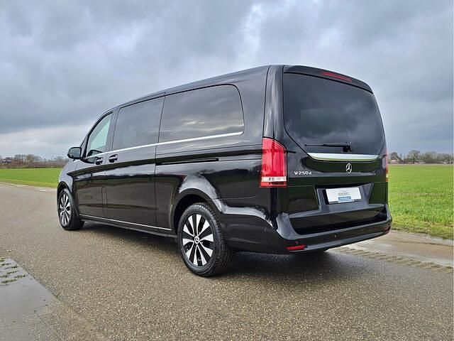 Occasion Mercedes V250 Avantgarde Edition 190 PK (139 kW) 2024 Zwart (metallic) MPV
