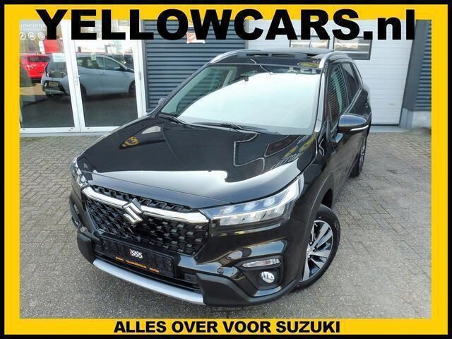 Zwart, metallic lak Gebruikt 2024 Suzuki SX4 S-Cross Style SUV | € 29.949 (Iets duurder) - Afbeelding 1/4
