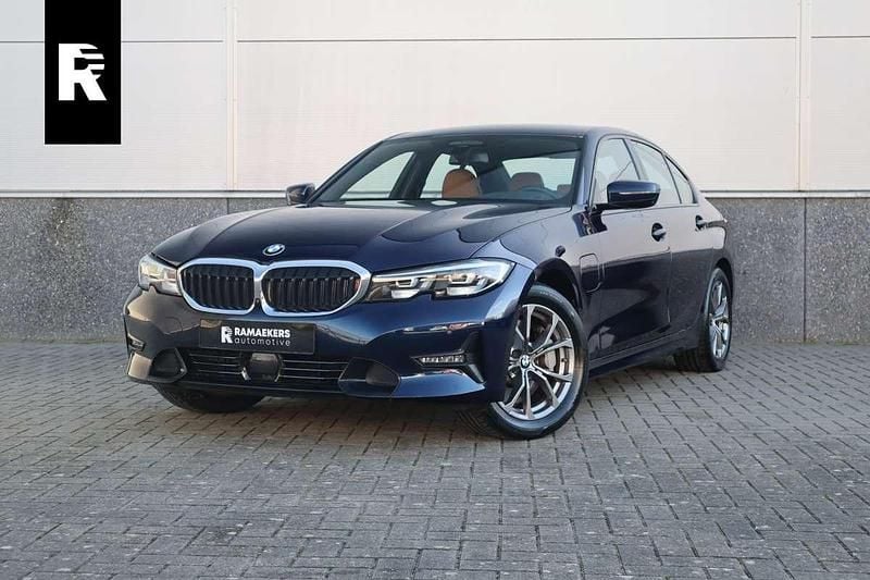Blauw Gebruikt 2020 BMW 330e Executive Sedan | € 33.900 (Goede deal) - Afbeelding 1/4