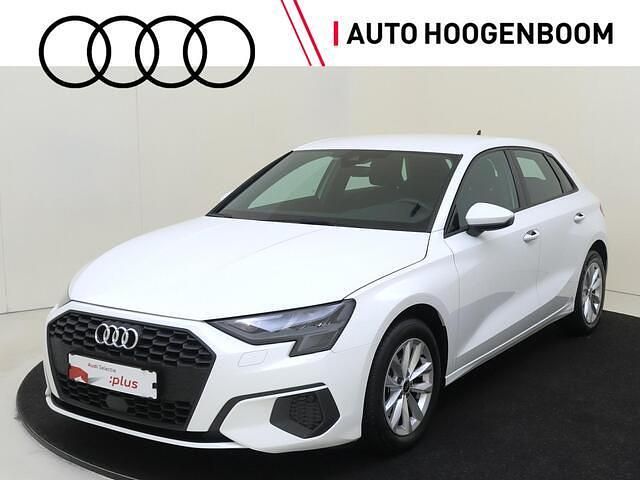 Wit Gebruikt 2023 Audi A3 Sportback Basis Hatchback | € 24.950 - Afbeelding 1/4