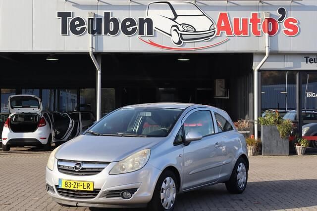 Grijs Gebruikt 2008 Opel Corsa Enjoy Hatchback | € 1.985 (Eerlijke prijs) - Afbeelding 1/4