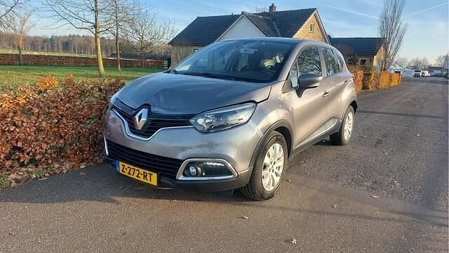 Grijs (metallic) Gebruikt 2014 Renault Captur Dynamique SUV | € 6.750 - Afbeelding 1/4