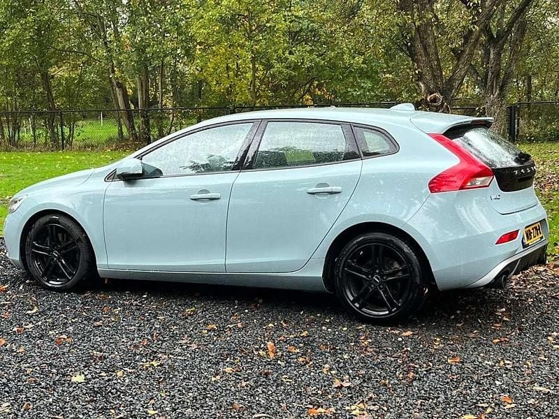 Blauw Gebruikt 2017 Volvo V40 Hatchback | € 9.995 (Super prijs) - Afbeelding 1/4