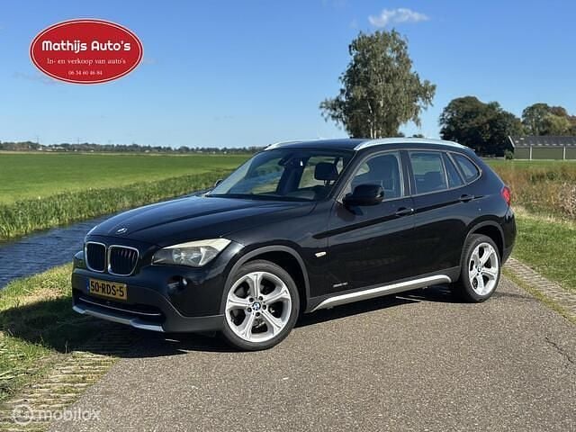 Zwart Gebruikt 2011 BMW X1 Executive SUV | € 9.950 (Goede deal) - Afbeelding 1/4