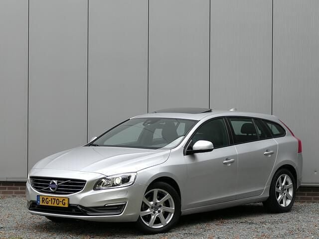 Grijs Gebruikt 2017 Volvo V60 Dynamic Stationwagen | € 18.999 (Eerlijke prijs) - Afbeelding 1/4