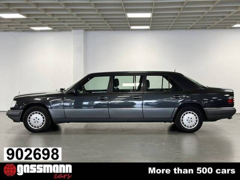 Zwartschwarz Gebruikt 1994 Mercedes E280 Sedan | € 26.900 - Afbeelding 1/4