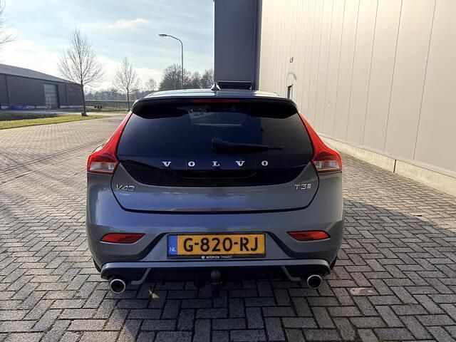 Occasion Volvo V40 R-Design 152 PK (111 kW) 2019 Grijs (metallic) Hatchback