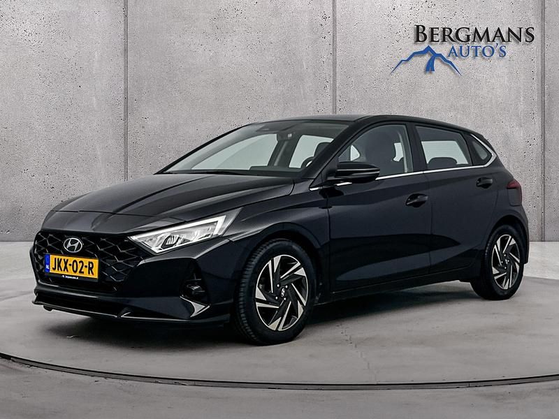 Zwart Gebruikt 2022 Hyundai i20 Comfort Hatchback | € 19.800 (Eerlijke prijs) - Afbeelding 1/4