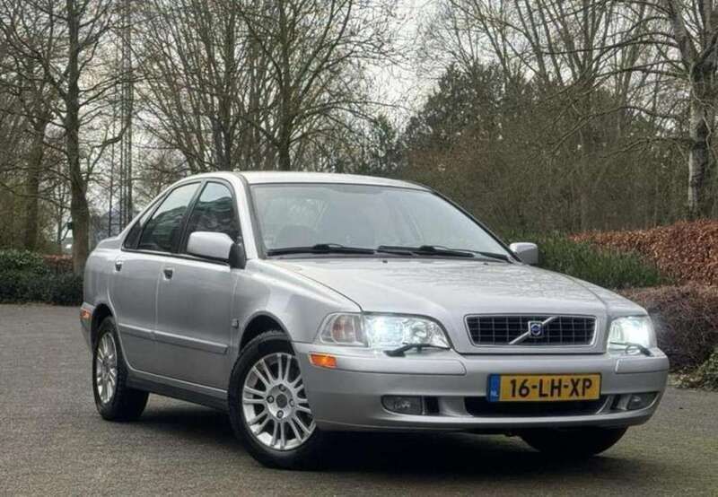 Grijs Gebruikt 2003 Volvo S40 Sedan | € 950 (Goede deal) - Afbeelding 1/4