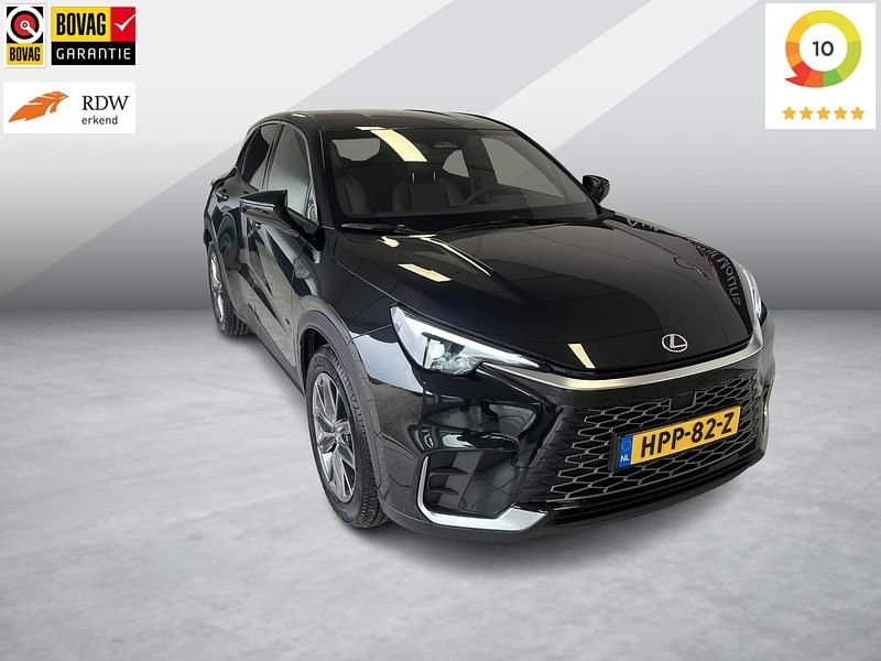 Zwart Gebruikt 2025 Lexus LBX Business Edition SUV | € 38.950 (Eerlijke prijs) - Afbeelding 1/4