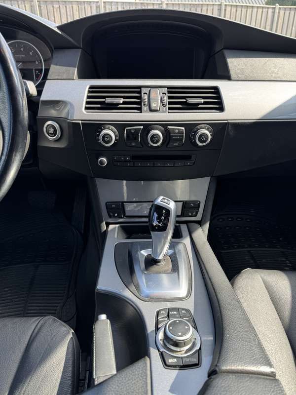 Zwart Gebruikt 2009 BMW 530 Stationwagen | € 12.750 (Duur) - Afbeelding 1/4