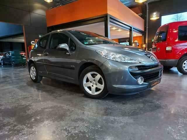 Grijs Gebruikt 2009 Peugeot 207 Urban Move Sedan | € 4.390 (Duur) - Afbeelding 1/4