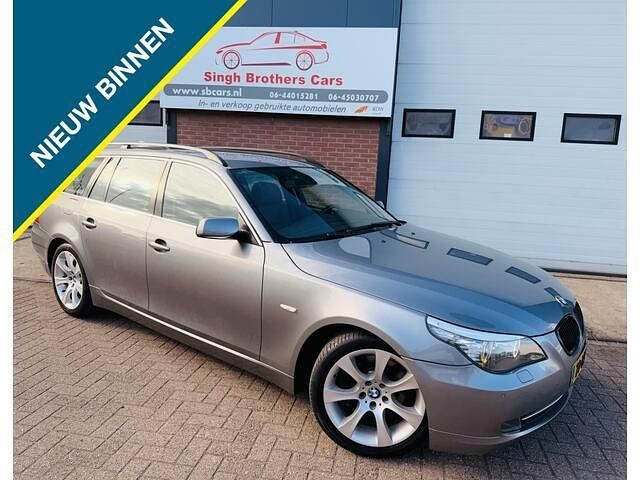 Grijs Gebruikt 2008 BMW 530 Stationwagen | € 7.998 (Eerlijke prijs) - Afbeelding 1/4