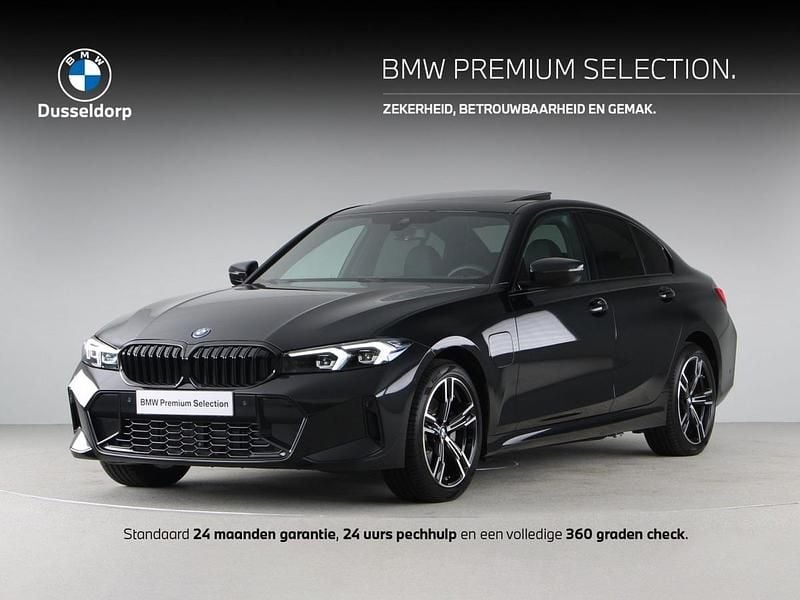 Zwart Gebruikt 2025 BMW 330e M Sport Sedan | € 49.900 (Super prijs) - Afbeelding 1/4