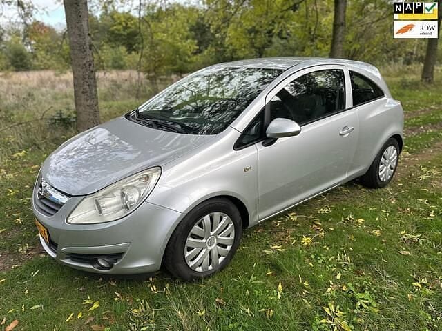 Grijs Gebruikt 2008 Opel Corsa Enjoy Hatchback | € 3.250 (Iets duurder) - Afbeelding 1/4