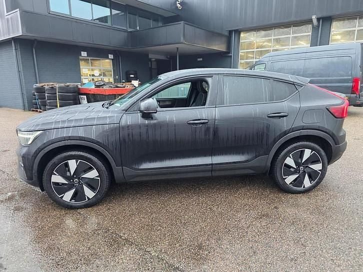 Zwart (metallic) Occasion 2024 Volvo EC40 Ultimate SUV | € 39.950 (Super prijs) - Afbeelding 1/4