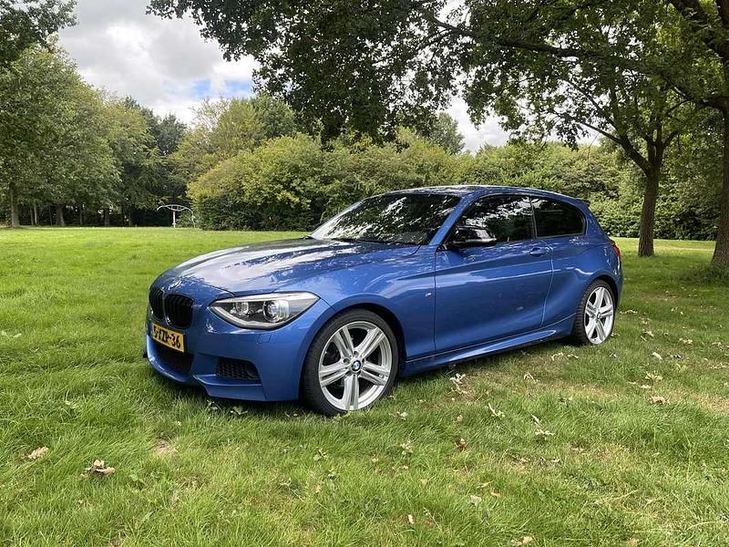 Blauw Gebruikt 2014 BMW 116 Executive Hatchback | € 12.750 (Duur) - Afbeelding 1/4