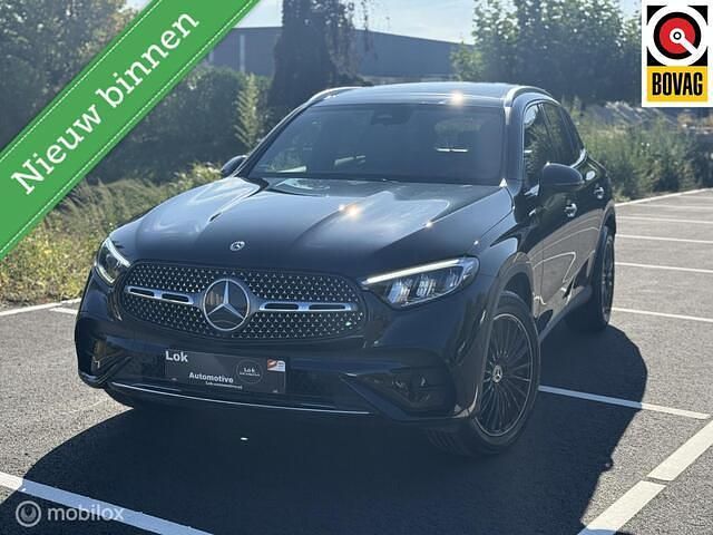 Zwart Gebruikt 2023 Mercedes GLC200 AMG line SUV | € 59.895 - Afbeelding 1/4