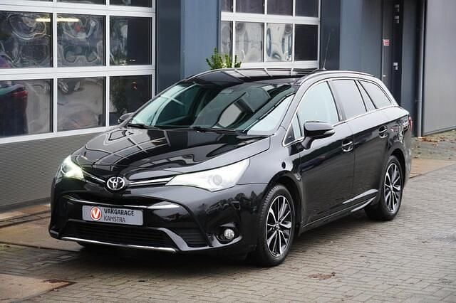 Occasion Toyota Avensis Skyview Edition 147 PK (108 kW) 2018 Zwart (metallic) Stationwagen