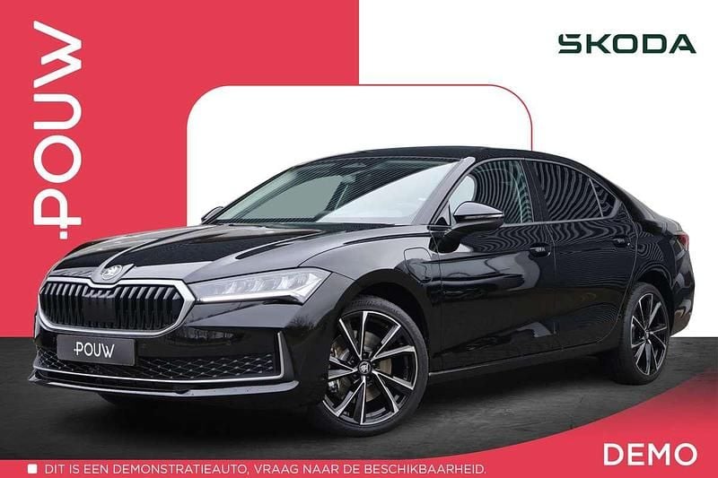 Zwart Gebruikt 2025 Skoda Superb Hatchback | € 47.370 - Afbeelding 1/4