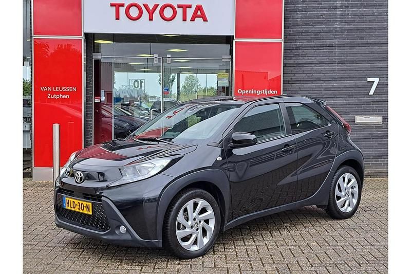 Zwart Gebruikt 2023 Toyota Aygo X Pulse SUV | € 20.999 - Afbeelding 1/1
