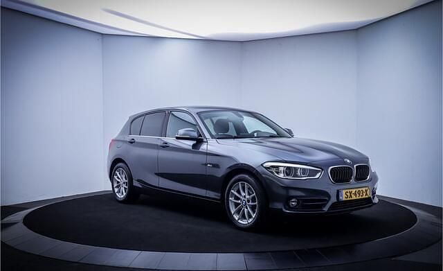 Occasion BMW 118 Executive 136 PK (100 kW) 2018 Grijs Hatchback