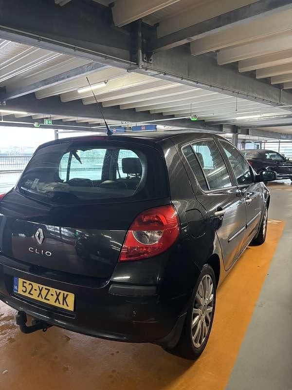 Zwart Occasion 2007 Renault Clio II Dynamique Hatchback | € 1.250 (Goede deal) - Afbeelding 1/4