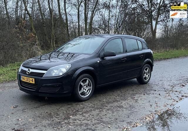Zwart Gebruikt 2004 Opel Astra Hatchback | € 1.350 (Iets duurder) - Afbeelding 1/4