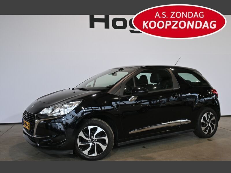 Zwart, metallic lak Gebruikt 2018 DS Automobiles DS3 So Chic Hatchback | € 8.940 (Goede deal) - Afbeelding 1/4