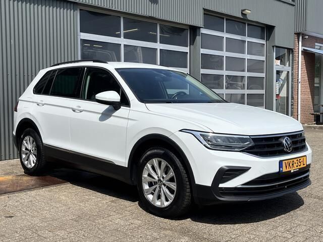 Wit Gebruikt 2021 VW Tiguan SUV | € 20.950 - Afbeelding 1/4