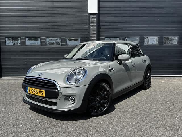 Grijs Gebruikt 2021 Mini ONE Business Hatchback | € 19.900 (Eerlijke prijs) - Afbeelding 1/4