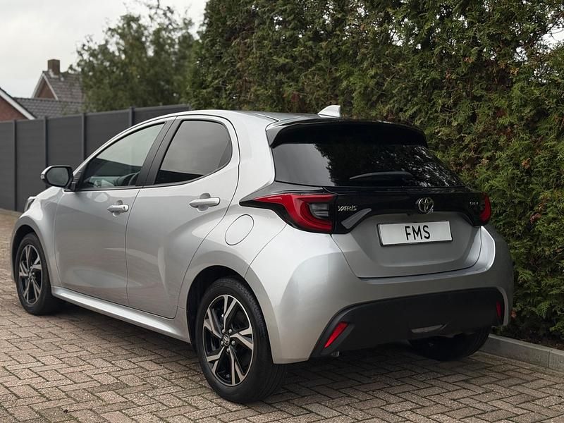 Occasion Toyota Yaris Hybrid 92 PK (67 kW) 2024 Zilver Hatchback