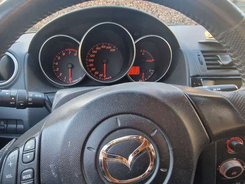 Grijs Gebruikt 2005 Mazda 3 Hatchback | € 3.000 (Eerlijke prijs) - Afbeelding 1/4