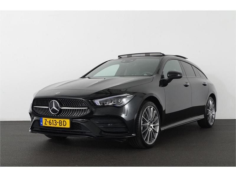 Zwart Gebruikt 2023 Mercedes CLA250 Shooting Brake AMG line Stationwagen | € 37.850 - Afbeelding 1/4
