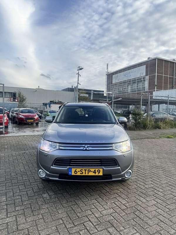 Grijs Gebruikt 2013 Mitsubishi Outlander Instyle SUV | € 5.850 - Afbeelding 1/4
