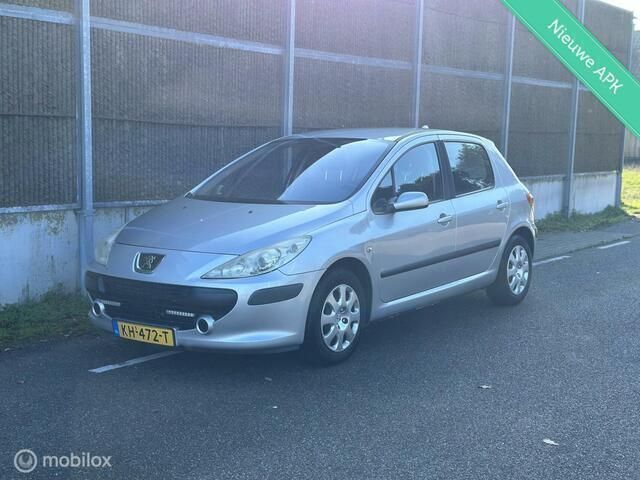 Grijs Gebruikt 2006 Peugeot 307 Griffe Hatchback | € 2.150 (Eerlijke prijs) - Afbeelding 1/4