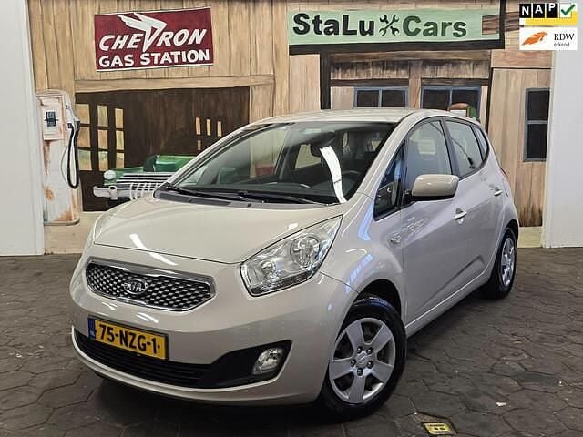 Grijs Gebruikt 2011 Kia Venga Hatchback | € 4.750 (Eerlijke prijs) - Afbeelding 1/3