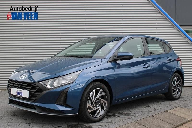 Blauw Nieuw 2025 Hyundai i20 Comfort Hatchback | € 27.690 (Duur) - Afbeelding 1/4