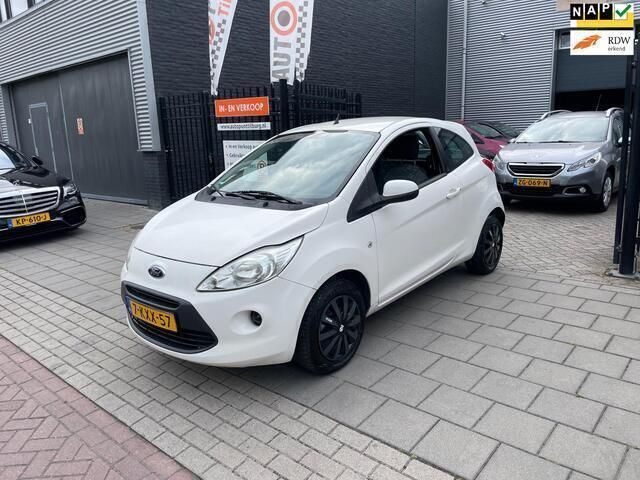 Wit, metallic lak Gebruikt 2010 Ford Ka Cool & Sound Edition Hatchback | € 2.499 (Eerlijke prijs) - Afbeelding 1/4