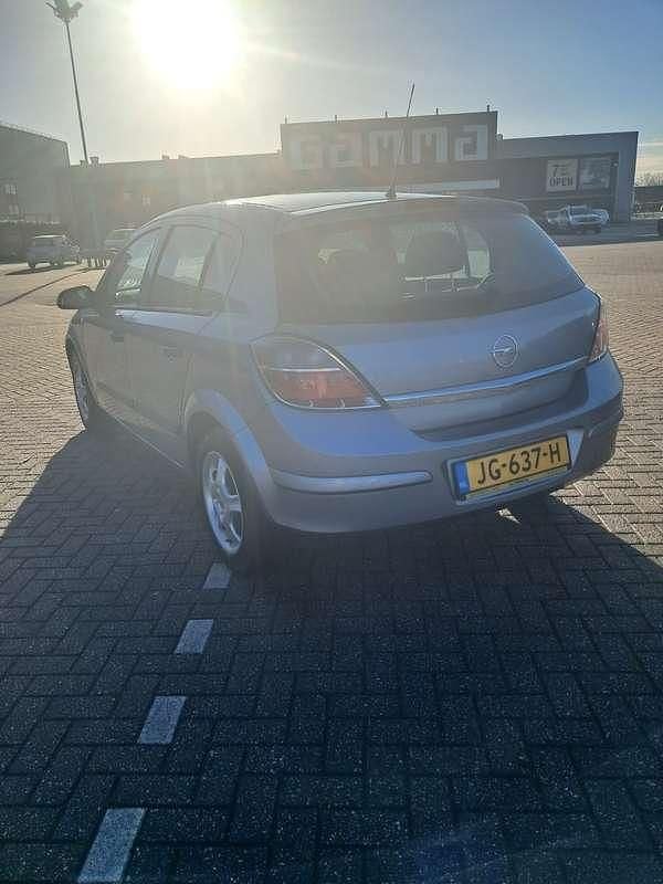 Blauw Occasion 2009 Opel Astra Business Sedan | € 1.500 (Super prijs) - Afbeelding 1/4