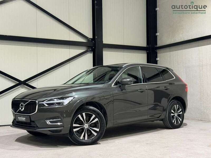Grijs, metallic lak Gebruikt 2020 Volvo XC60 Momentum SUV | € 29.940 (Goede deal) - Afbeelding 1/4