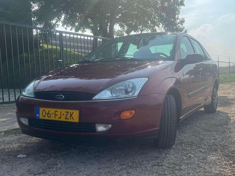 Occasion Ford Focus Ghia 101 PK (74 kW) 2000 Rood Sedan