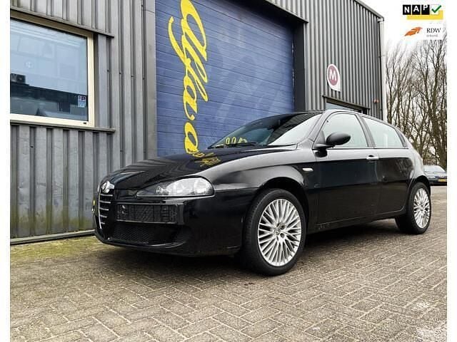 Occasion Alfa Romeo 147 Progression 105 PK (77 kW) 2005 Zwart Hatchback